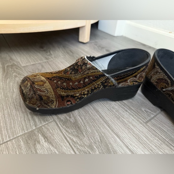 Dansko|Paisley velvet (tapestry style) clogs with embellishment••••Size 10.5-11 - Picture 9 of 16